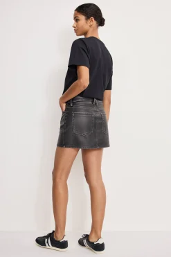 faux leather good 90s mini skirt
