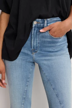 soft tech good legs flare jeans